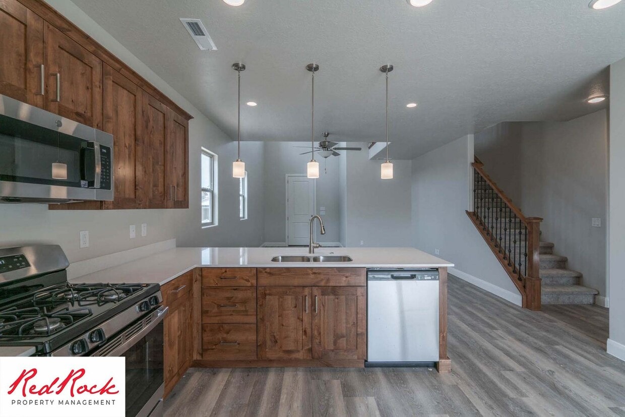 Primary Photo - Beautiful Townhome in Hurricane Heights!