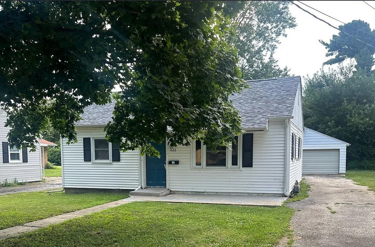 Building Photo - Cozy 2-Bedroom Home with Garage in Galesburg!
