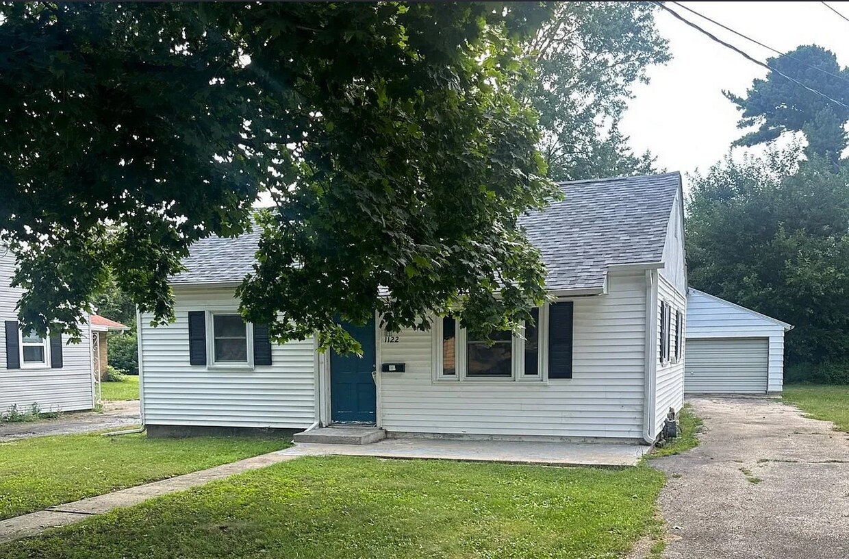 Foto del edificio - Cozy 2-Bedroom Home with Garage in Galesburg!