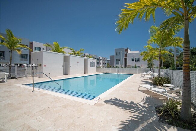 Foto del edificio - 2561 NE 193rd St
