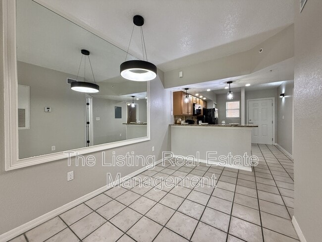 Building Photo - 4999 Kyngs Heath Rd