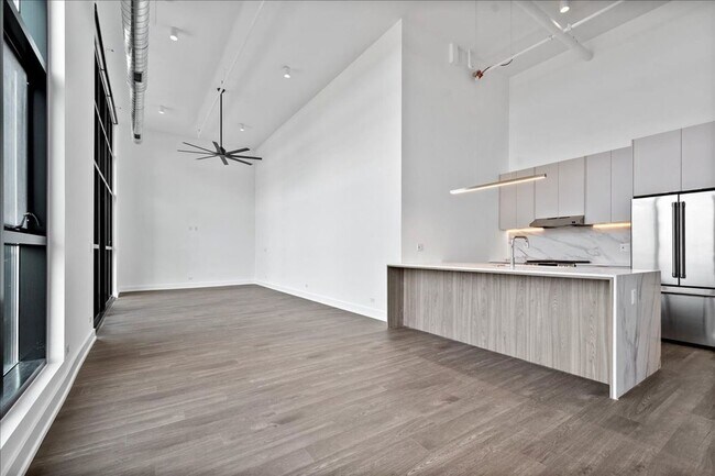 Foto del edificio - 728 Waukegan Rd