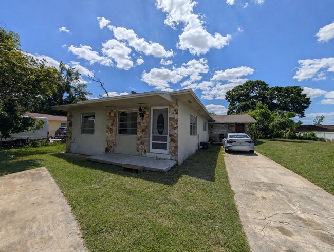 Foto del edificio - Well maintained 2 bedroom 1 bath rental available in Pine Castle!!