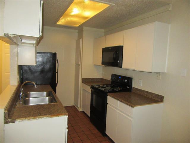 Foto del edificio - 8404 Forest Ln