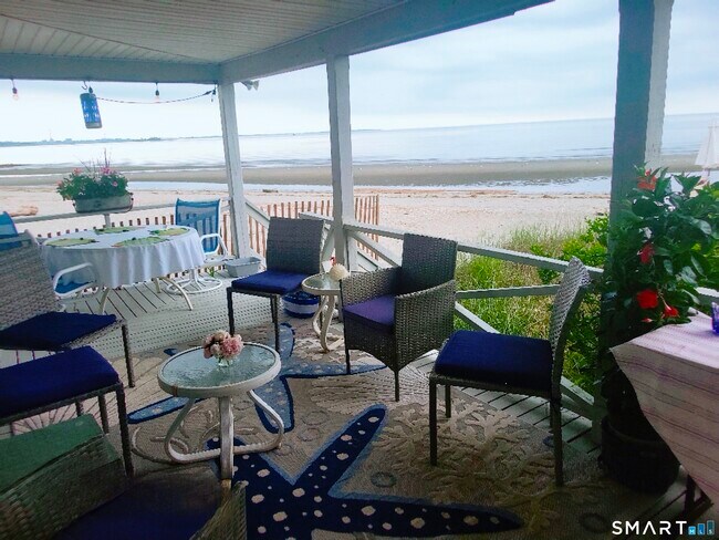 Foto del edificio - 655 Fairfield Beach Rd