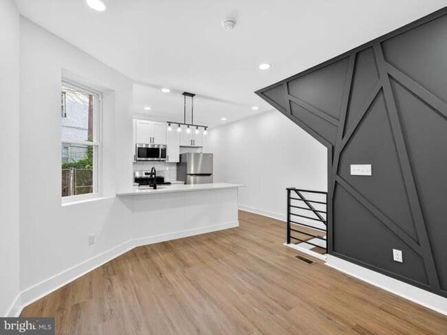 Building Photo - 5859 Delancey St