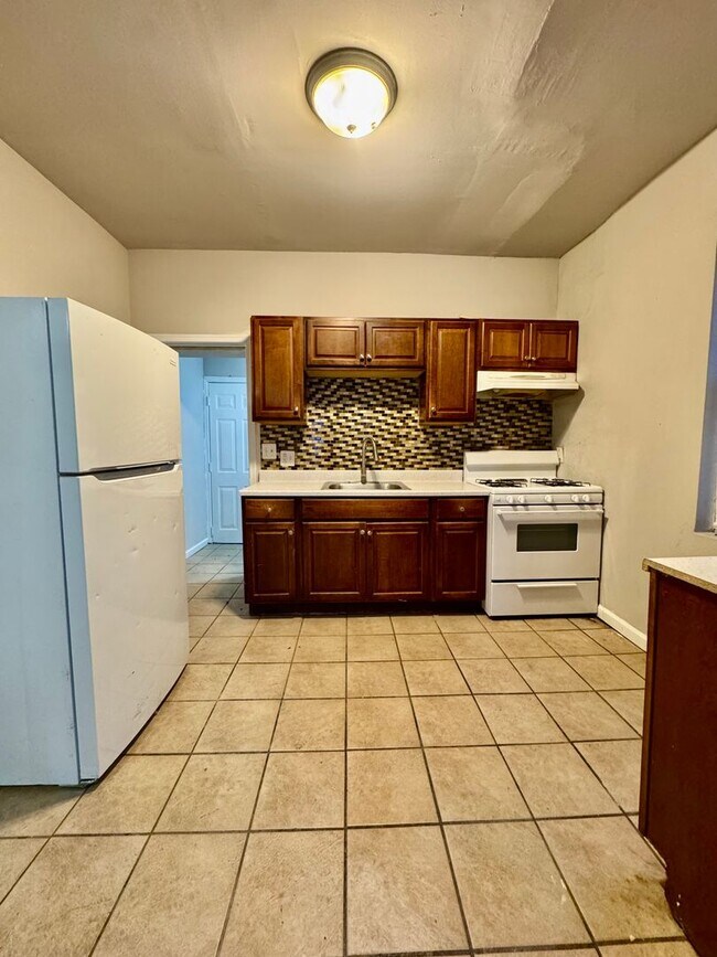 Building Photo - 3BD/1BA West Philadelphia Apartment Availa...