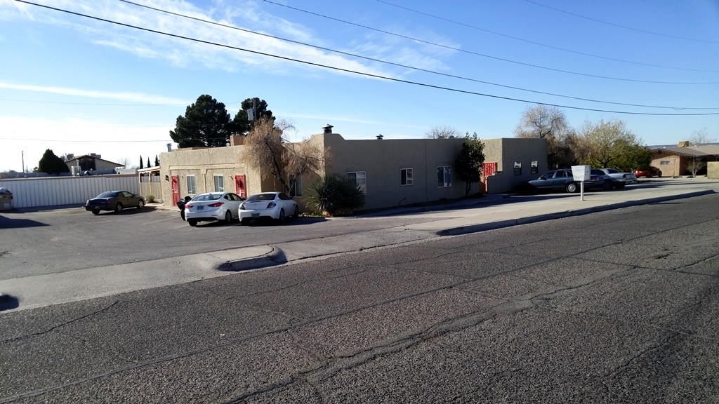 Primary Photo - 2430 E Idaho Ave