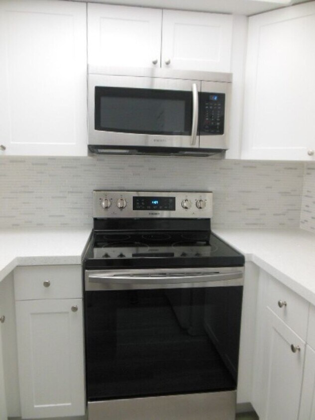 ONE BEDROOM ONE BATHROOM! WATERFRONT COMMUNITY! - ONE BEDROOM ONE BATHROOM! WATERFRONT COMMUNITY!