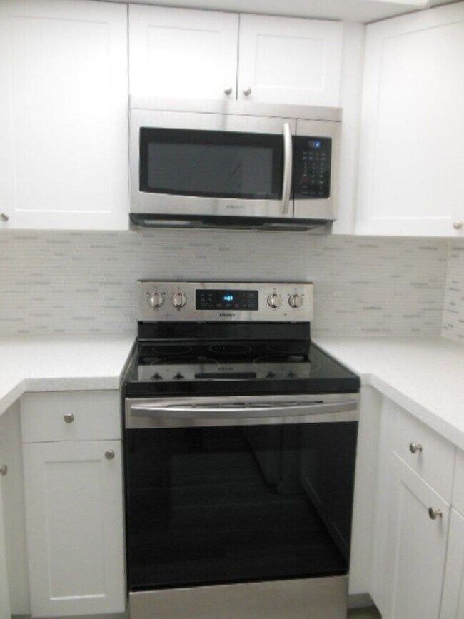 Building Photo - 718 Executive Center Dr