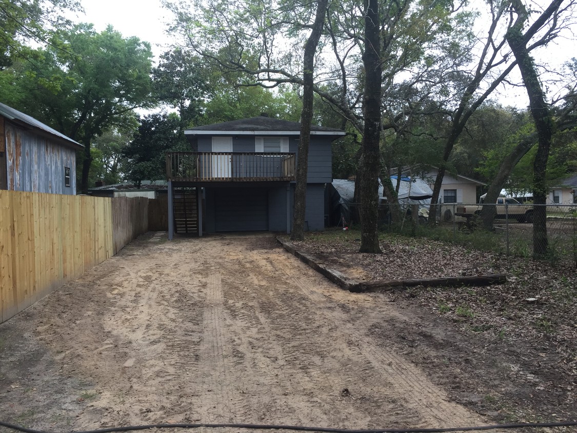Private with Fenced yard - 325 Satsuma Rd