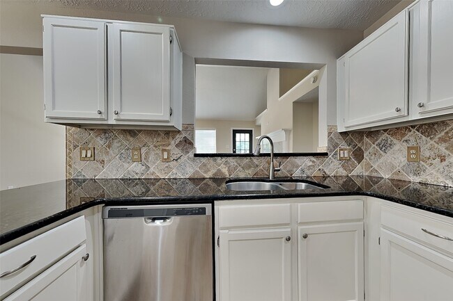Building Photo - 2915 Bentley Ct
