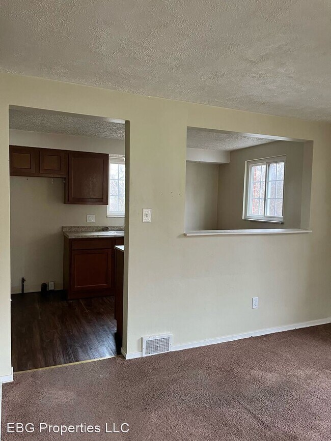 Building Photo - 3 br, 1.5 bath House - 3245 Hebron Dr