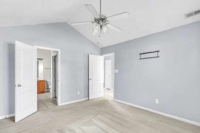 Building Photo - Follow the Yellow brick Road to 4906