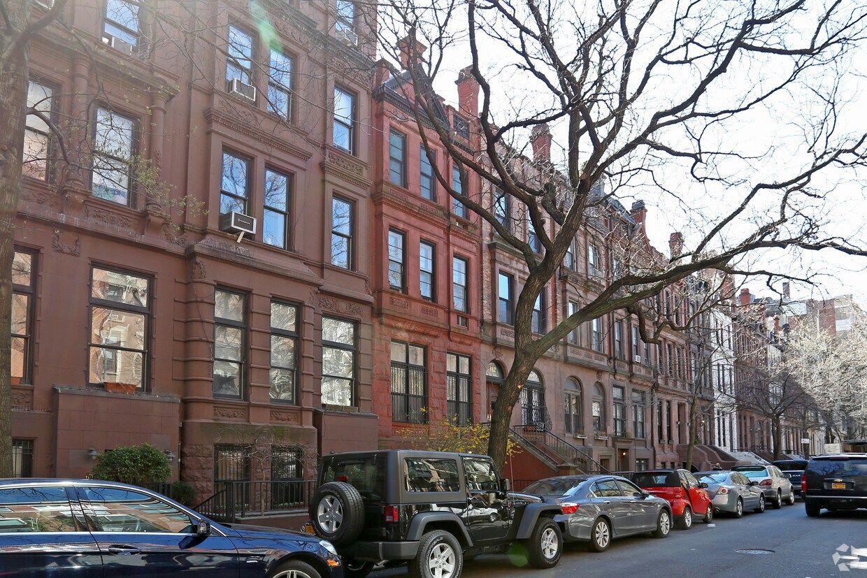 Building Photo - 110 W 87th St