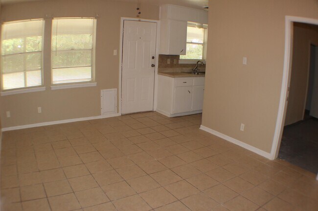 Building Photo - 1209 Santa Rosa Dr