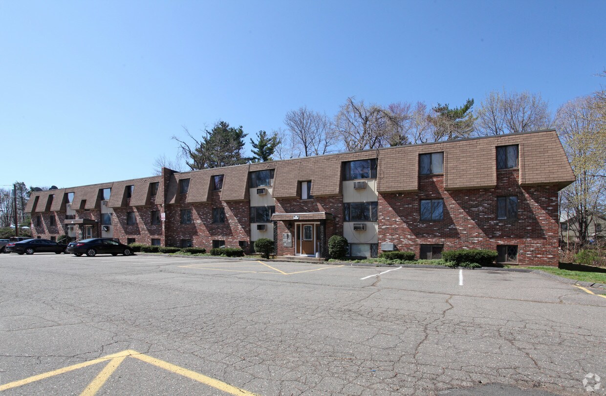 Ample Parking - Donato Apartments