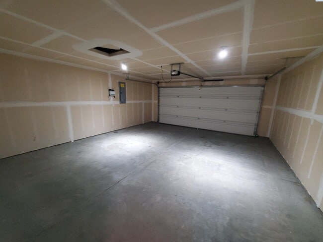 Building Photo - For Rent Available Now