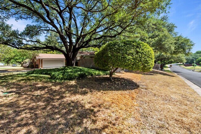 Foto del edificio - 1613 Versailles Rd