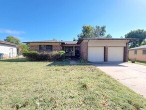 Building Photo - 712 Arthur Dr