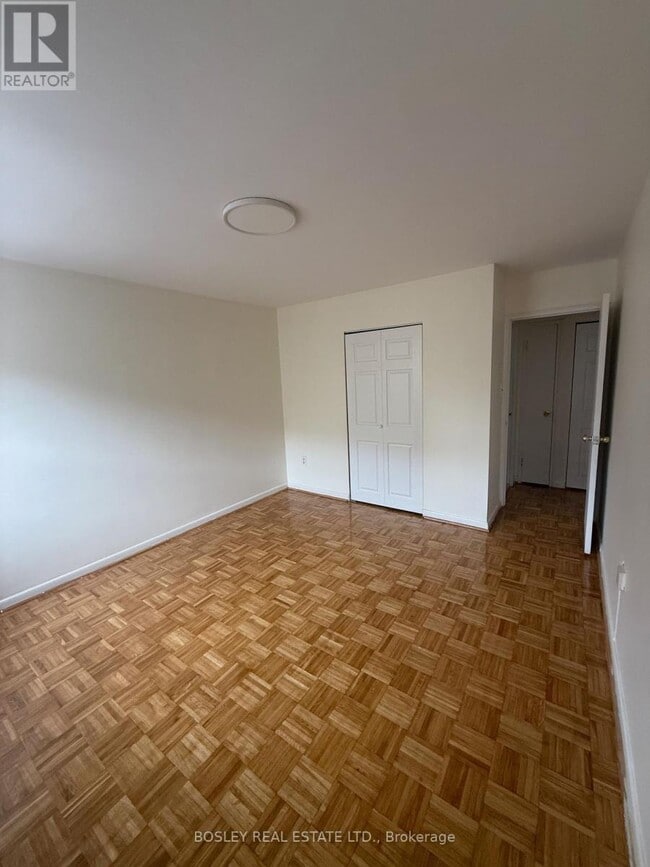 Photo du bâtiment - 972 Eglinton Ave E