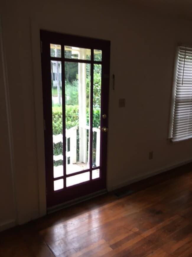 Building Photo - Adorable 3bdrm 1 bath bungalow in central midtown location, "Circle Beautiful" subdivision.