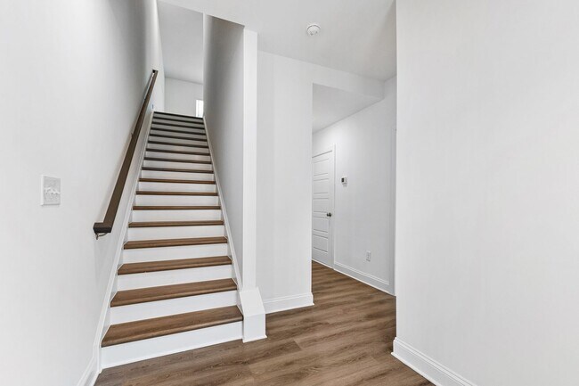 Foto del edificio - Stunning 4-Bedroom Home for Rent in Prime Cary Location!