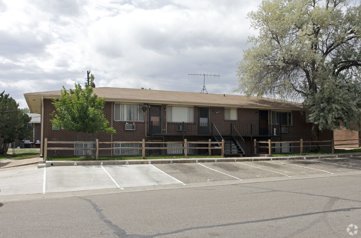 Primary Photo - 3003 Lakeside Dr