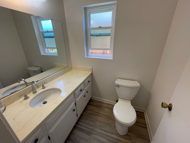 Foto del edificio - 7369 Elmhurst Pl