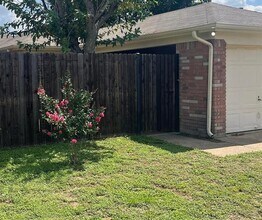 Building Photo - 6715 Crestmont Ct