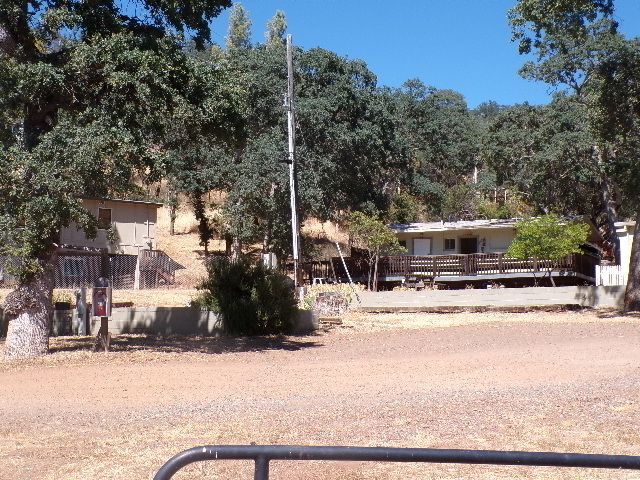 Building Photo - 10920 Lakeshore Dr