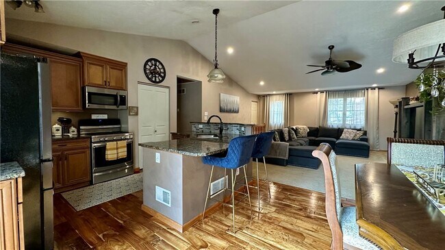 Foto del edificio - 6949 Shannon Rd