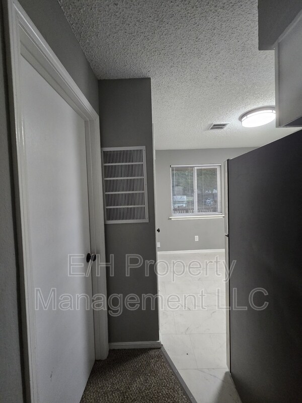 Foto del edificio - 612 S Forrest St