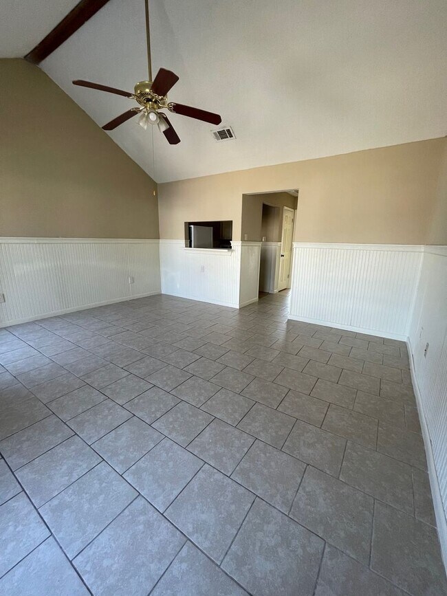 Building Photo - j14pr7