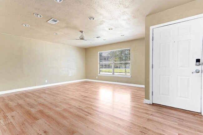 Foto del edificio - 4770 Corkwood Ln