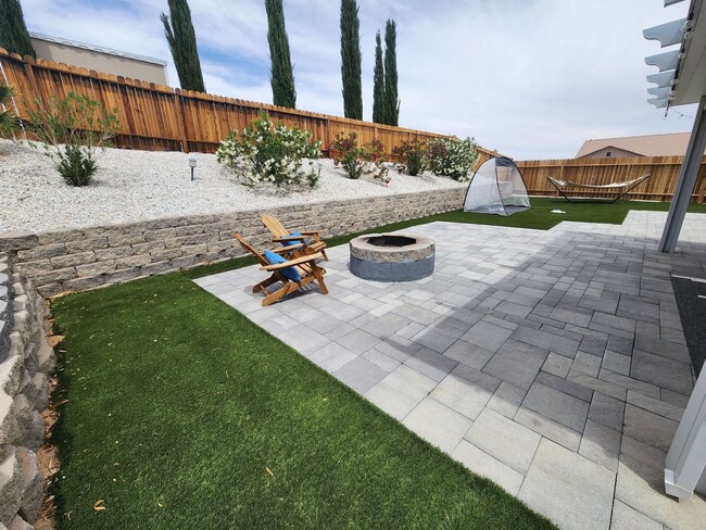 Foto del edificio - **COMING THIS JULY** BEAUTIFUL 4 bedroom 2...