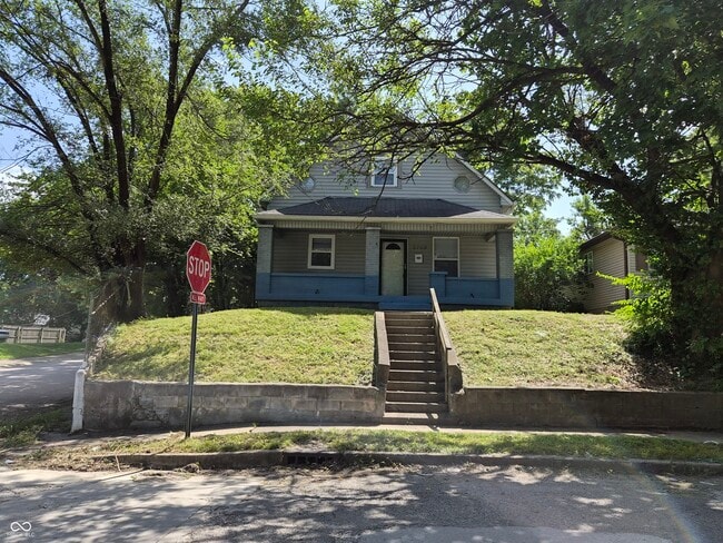 Building Photo - 2755 N Dearborn St