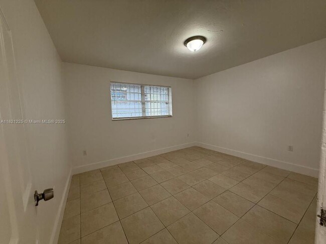 Building Photo - 2 bedroom in Miami FL 33142