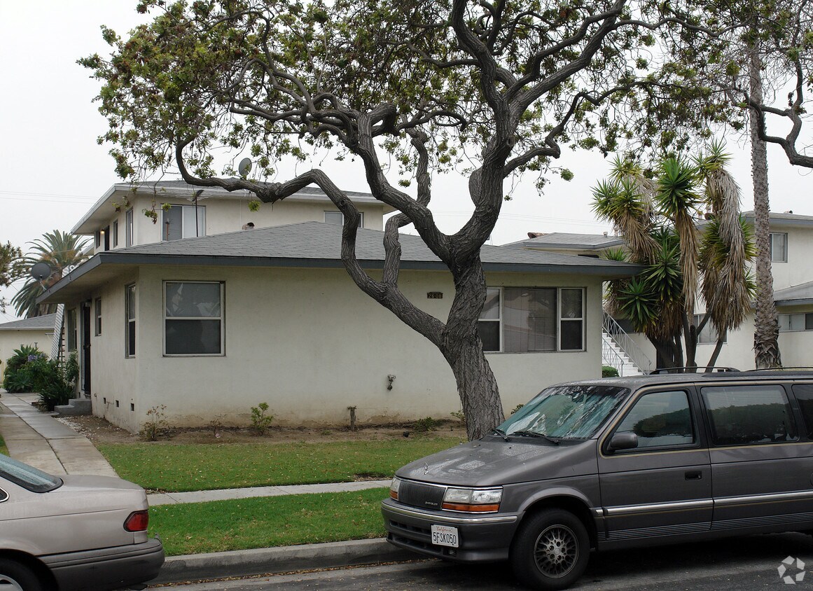 Building Photo - 2608 W El Segundo Blvd