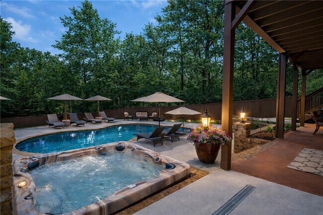 Foto del edificio - 2408 Winter Garden Pl