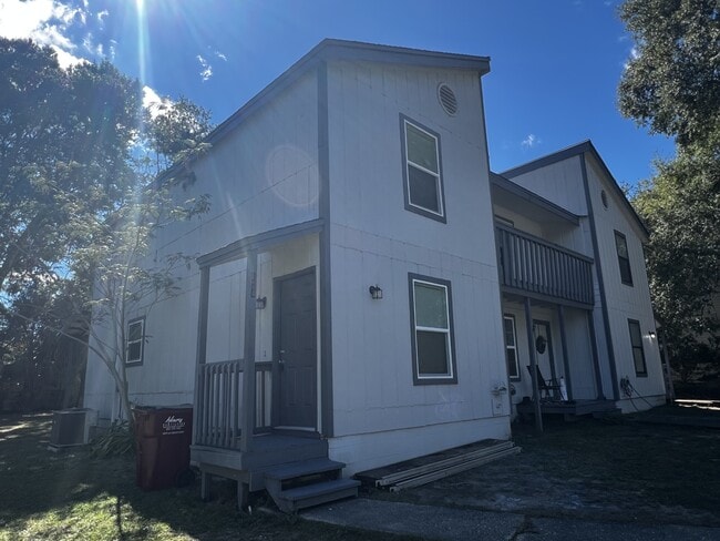 Foto del edificio - 124 Hampton Dr