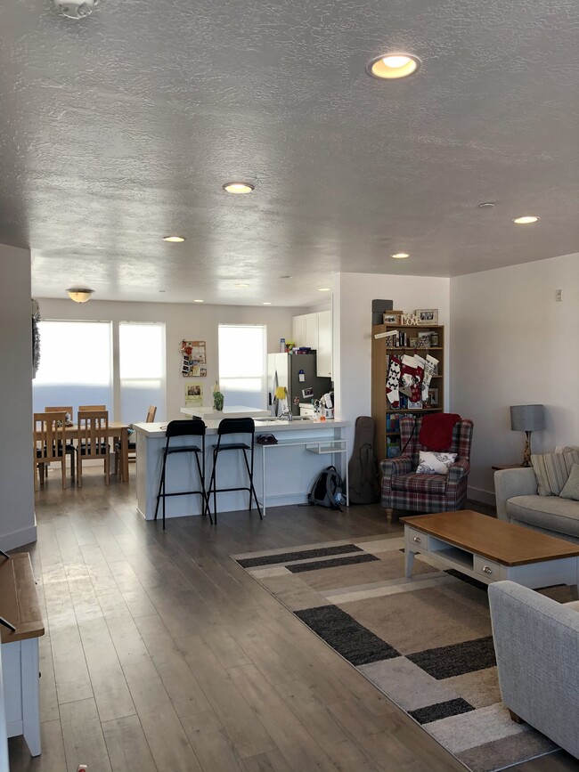 Living room / Kitchen - 3848 W Kinglassie Ln Townhome
