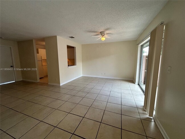 Foto del edificio - 910 Cypress Way E