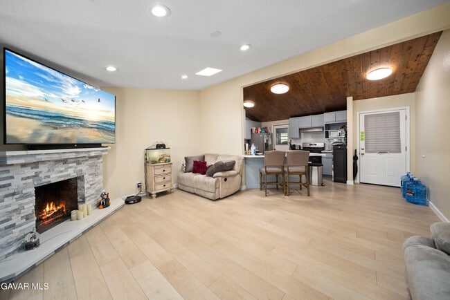 Foto del edificio - 27416 Dewdrop Ave