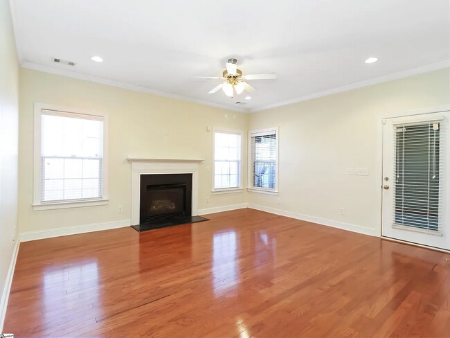Building Photo - 116 Ashgrove Ln