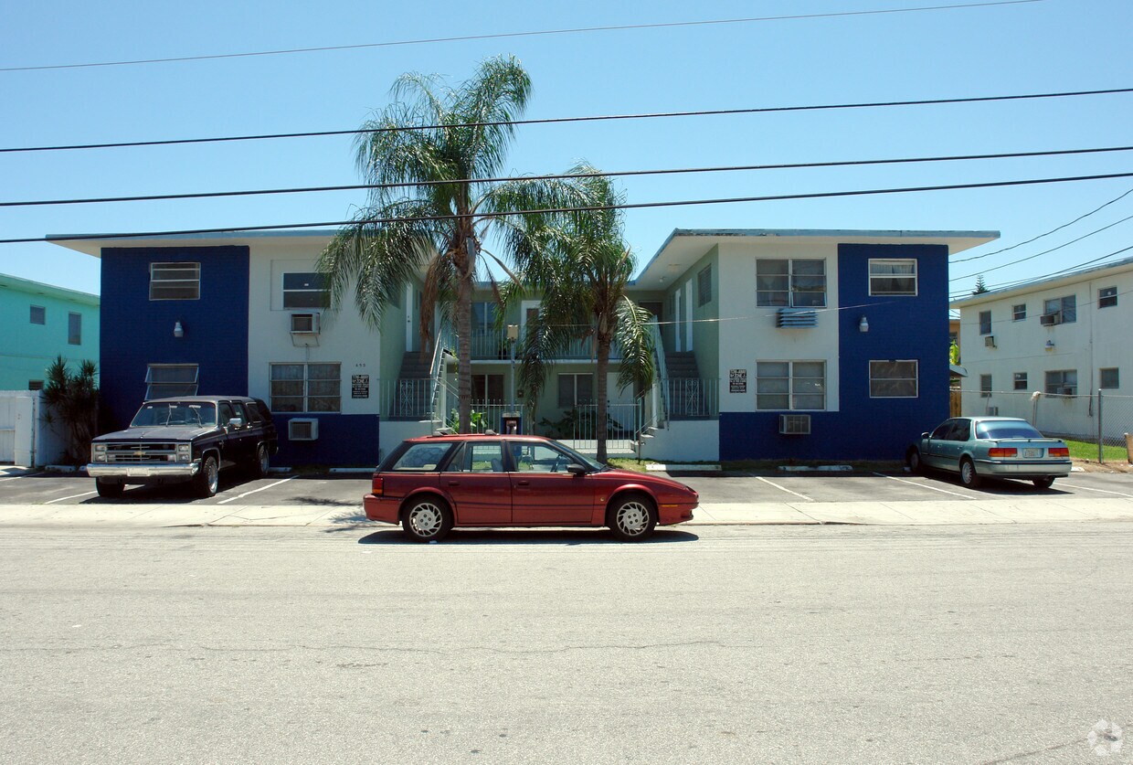 Foto del edificio - 490 NE 83rd St