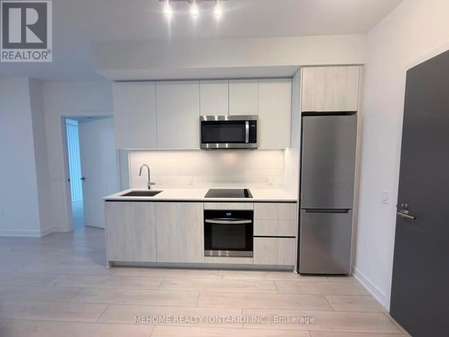 Photo du bâtiment - 5858 Yonge St