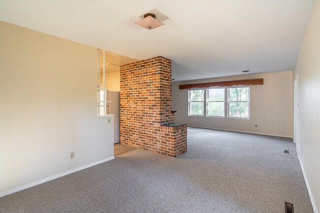 Foto del edificio - 2818 Lakeshore Dr