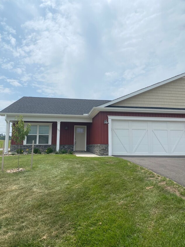 Foto principal - NEW CONSTRUCTION- (Spring Mills, WV exit) ...