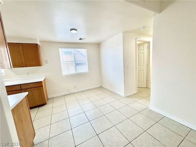 Building Photo - 1827 E Calvada Blvd S